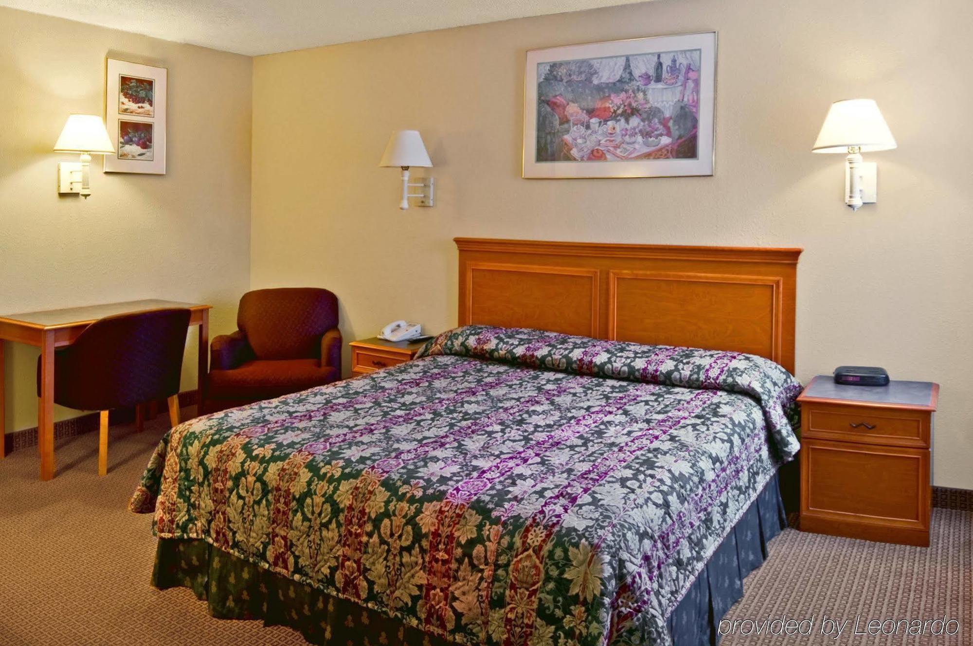 Fairview Inn By Oyo Hesston I-135 Room photo